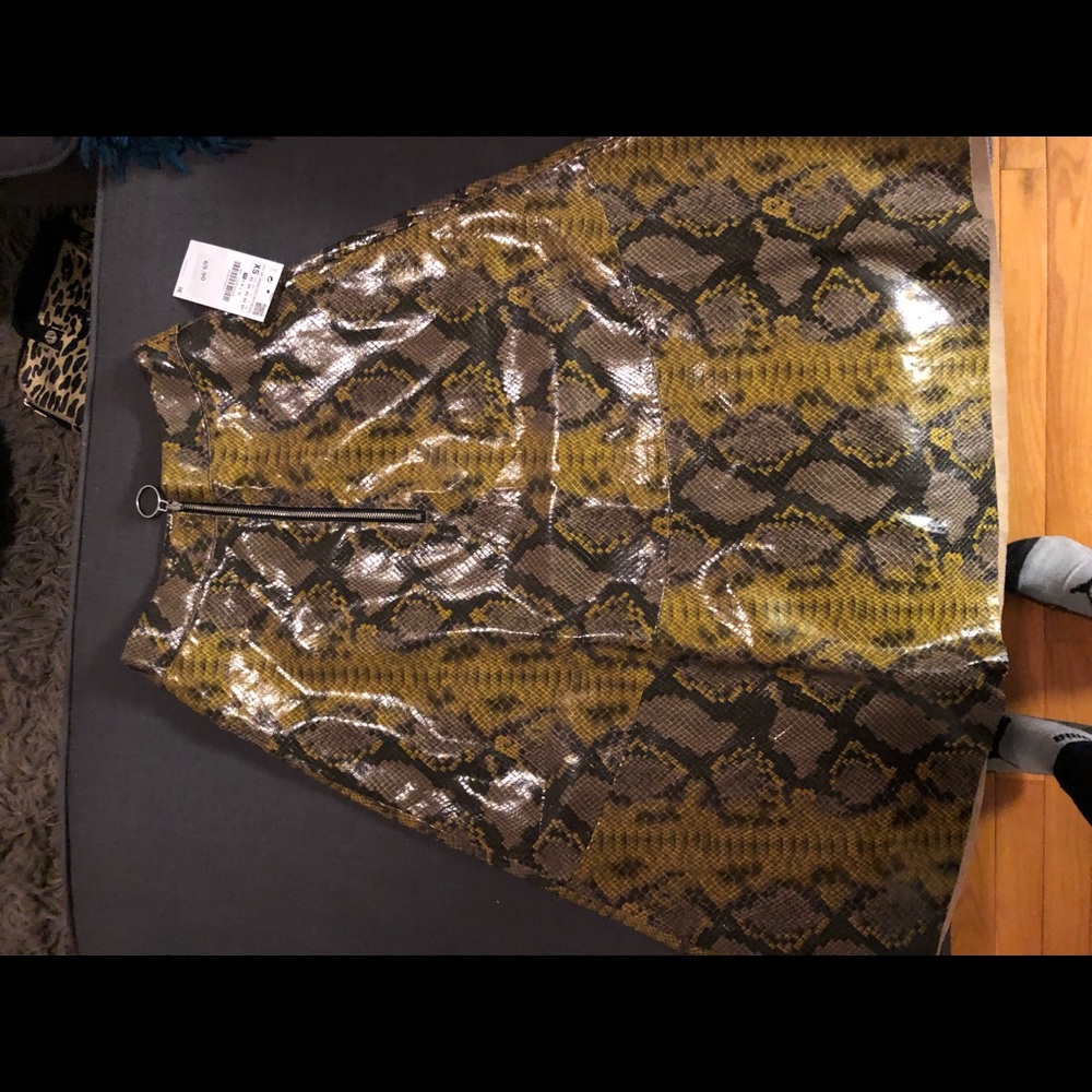 Zara snakeskin/python skirt - Picture 2 of 4